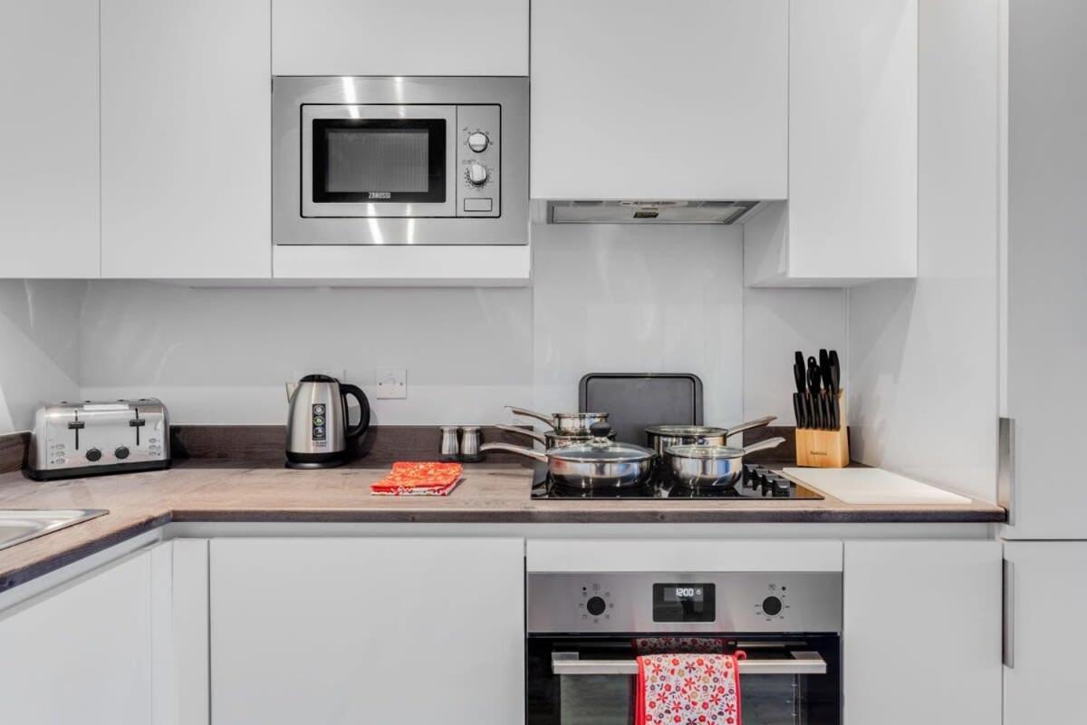 Stunning 2 Bed Flat *